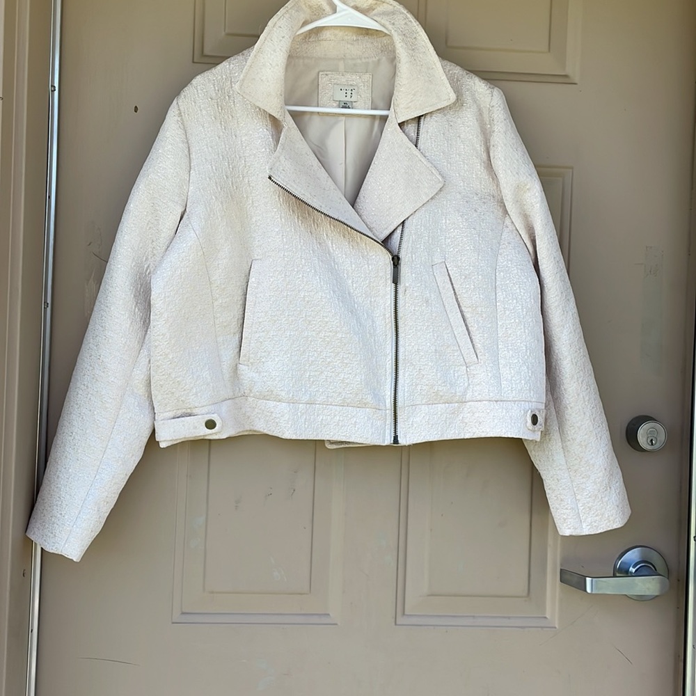 Short jacket - Picture 3 of 5